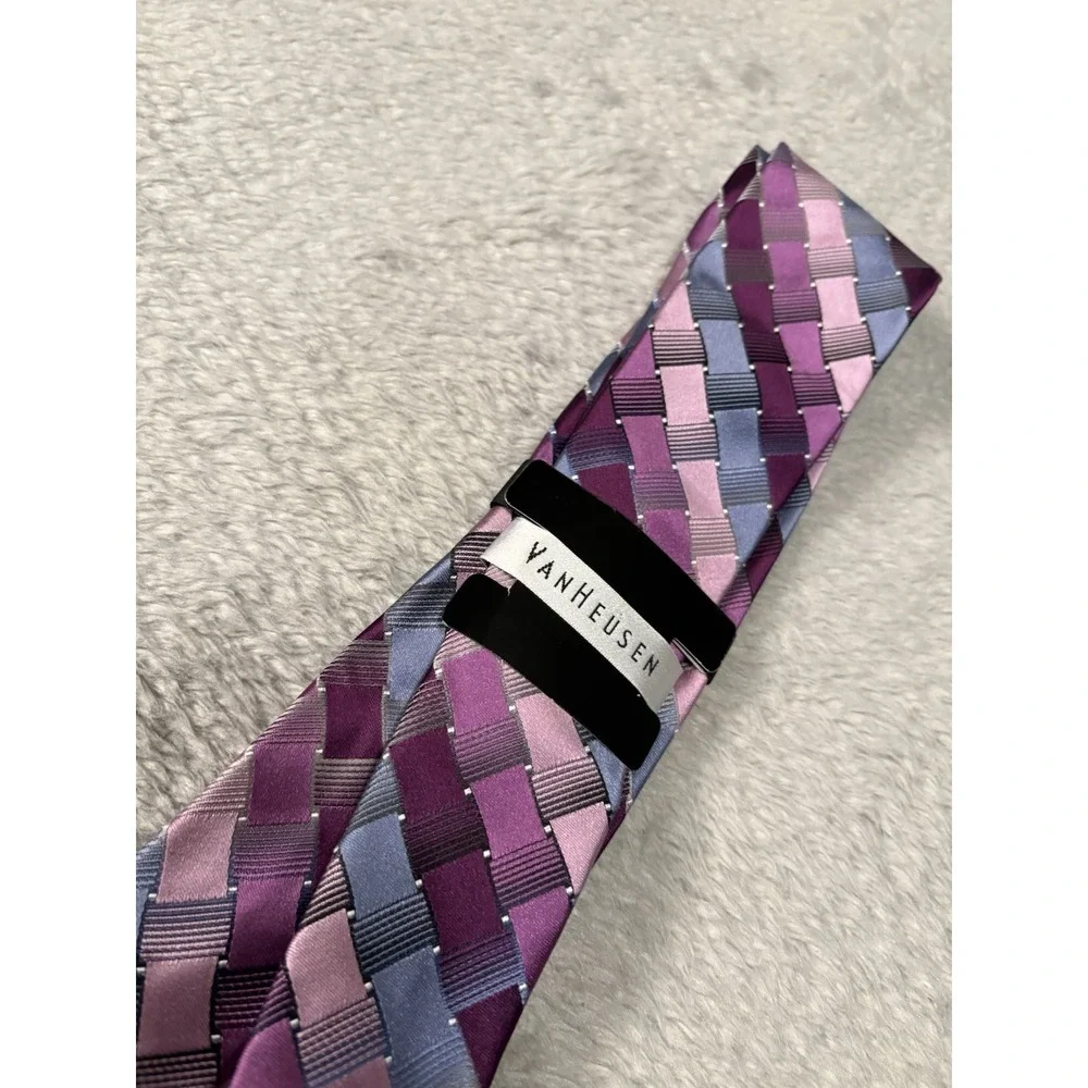 New Van Heusen Men's Purple Neck Silk Tie Geometric NWT‎